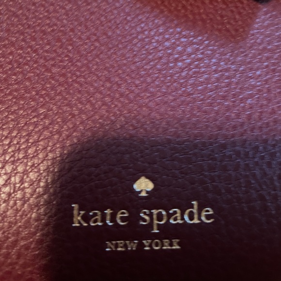 Kate Spade maroon handbag. Can also be used a crossbody - Picture 4 of 5